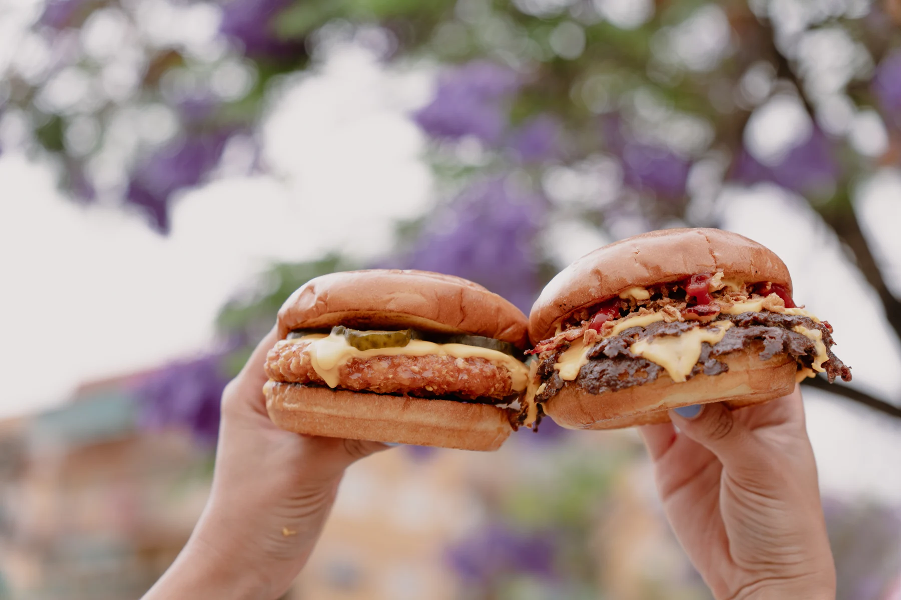 Compartiendo dos burgers UFF